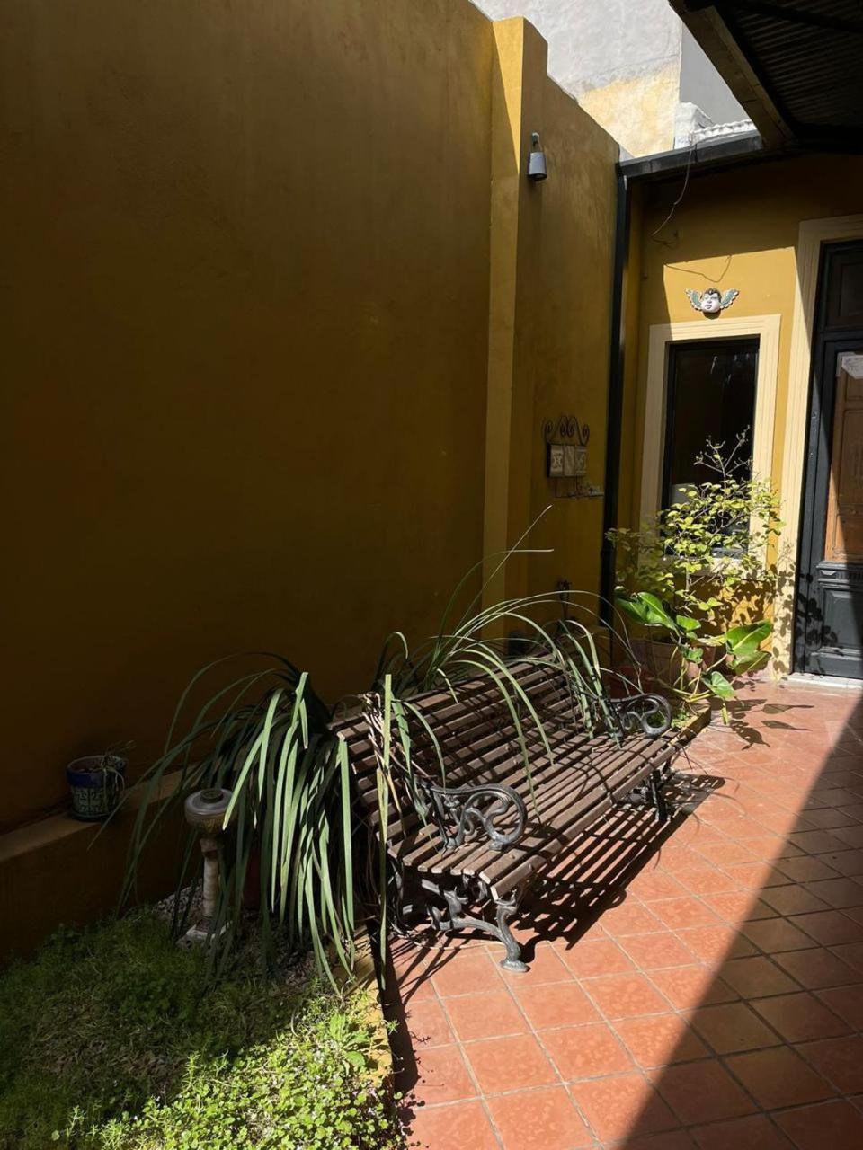 La Casona De Blanca Bed & Breakfast Balcarce Exterior photo
